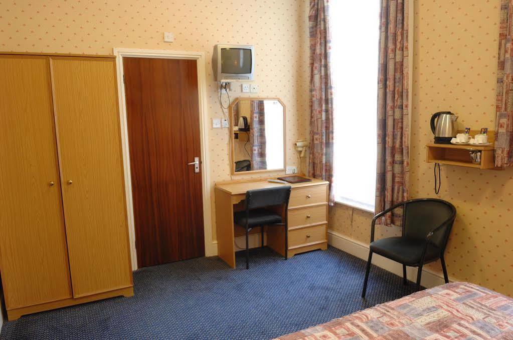 Regina Hotel Торки Экстерьер фото